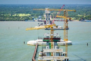 Thi công xây dựng cầu Đại Ngãi (Ảnh: P.V) 