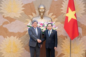 Chủ tịch Quốc hội Trần Thanh Mẫn tiếp Quyền Tổng thư ký Đảng Dân chủ Tự do Nhật Bản. Ảnh: QH.