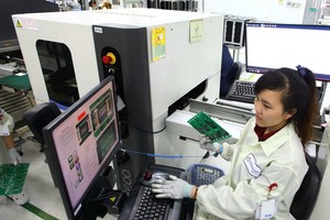 Ba nhóm dự án được hỗ trợ, gồm dự án sản xuất sản phẩm công nghệ số trọng điểm; dự án nghiên cứu và phát triển, thiết kế, sản xuất, đóng gói, kiểm thử sản phẩm chip bán dẫn; dự án xây dựng trung tâm dữ liệu trí tuệ nhân tạo. Ảnh: Lê Toàn.