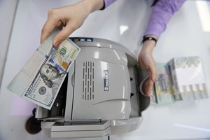 Giá trị đồng USD có xu hướng tăng, buộc nhà điều hành phải thận trọng trong từng quyết định để ổn định tỷ giá, lãi suất