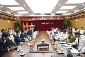 Ông Quản Minh Cường, Bí thư Tỉnh uỷ Quảng Ninh làm việc với ông Vikrom Kromadit, Chủ tịch Tập đoàn Amata và các đối tác, trao đổi định hướng mở rộng hợp tác đầu tư tại tỉnh Quảng Ninh.