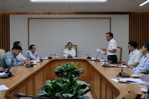 Phó Thủ tướng Thường trực Phạm Gia Túc chủ trì cuộc họp - Ảnh: VGP