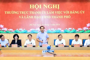 Bí thư Thành ủy Trần Đức Thắng phát biểu tại hội nghị.
