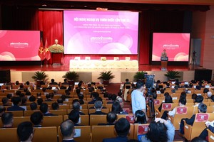 Hơn 500 đại biểu từ các ban, bộ, ngành Trung ương, lãnh đạo các địa phương, đại diện các cơ quan ngoại vụ địa phương và các Đại sứ, trưởng Cơ quan đại diện Việt Nam ở nước ngoài, trưởng Cơ quan đại diện được tiến cử và lãnh đạo các đơn vị của Bộ Ngoại giao đã tham dự Hội nghị.