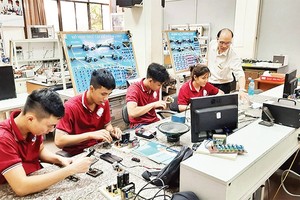 Nghị định này quy định chi tiết về chính sách hỗ trợ, khuyến khích doanh nghiệp tham gia hoạt động giáo dục nghề nghiệp; đối tượng, nguồn trích lập, mức trích lập, nhiệm vụ chi của Quỹ đào tạo nhân lực của doanh nghiệp theo quy định tại khoản 4 Điều 32 và khoản 2 Điều 35 Luật Giáo dục nghề nghiệp.