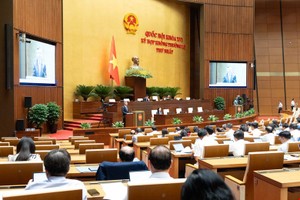 Quốc hội nghe Bộ trưởng Bộ Tài chính Ngô Văn Tuấn báo cáo tiếp thu, giải trình. 