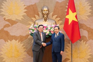 Chủ tịch Quốc hội Trần Thanh Mẫn tiếp Đại sứ Đặc mệnh toàn quyền Malaysia tại Việt Nam Tan Yang Thai. 