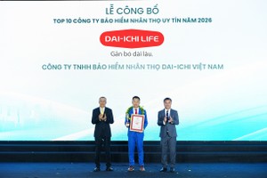 Ông Trần Đình Đông - Giám đốc Cấp cao Dịch vụ Bảo hiểm Dai-ichi Life Việt Nam nhận giải “Top 10 Công ty Bảo hiểm Nhân thọ uy tín 2026”