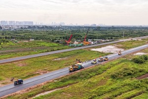 Một đoạn đường song hành Vành đai 4 do Vinaconex thi công. 