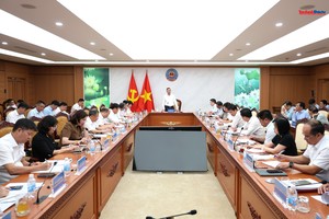 Bộ trưởng Bộ Tài chính Ngô Văn Tuấn chủ trì cuộc họp giao ban 7 tháng đầu năm diễn ra sáng 7/8. Ảnh: Mạnh Tuấn.