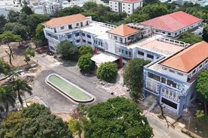 Trụ sở UBND Quận 12 cũ đang được chuyển đổi công năng thành Trường Tiểu học -THCS - THPT Lê Thị Riêng 
