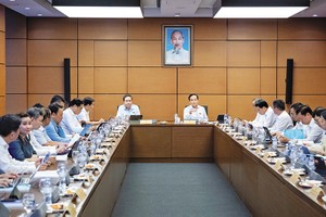 Quốc hội thảo luận tại tổ về Dự án Dự thảo Luật sửa đổi, bổ sung Điều 6 và Phụ lục IV về Danh mục Ngành, nghề đầu tư kinh doanh có điều kiện của Luật Đầu tư