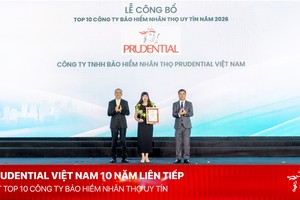 Bà Lê Hương Ly - Phó tổng giám đốc Pháp lý, Truyền thông và Đối ngoại Prudential Việt Nam (giữa)