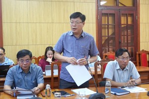 Ông Đặng Đông Hà, Phó giám đốc Sở Văn hóa Thể thao và Du lịch tỉnh Quảng Trị báo cáo các nội dung liên quan. Ảnh: Tiến Nhất