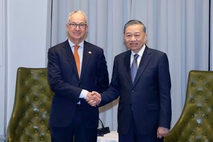 Tổng Bí thư, Chủ tịch nước Tô Lâm tiếp ông Nicholas Moore, Đặc phái viên của Chính phủ Australia về Đông Nam Á. (Ảnh: Thống Nhất/TTXVN)