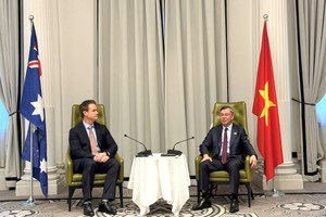 Bộ trưởng Ngô Văn Tuấn (phải) và ông Paul Serra, Tổng Giám đốc Tập đoàn SunRice.
