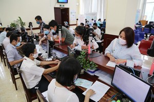 Nghị quyết yêu cầu các bộ, cơ quan ngang bộ thực hiện sắp xếp tổ chức bộ máy bên trong đồng bộ với phân cấp, phân quyền (hoàn thành trong tháng 10/2026).