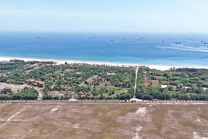 Quảng Ngãi kiên quyết xử lý các dự án chậm triển khai và tháo gỡ cho những dự án tiềm năng nhằm từng bước khơi thông nguồn lực đất đai (Ảnh: P.V) 