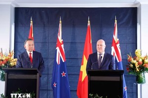 Tổng Bí thư, Chủ tịch nước Tô Lâm và Thủ tướng New Zealand gặp gỡ báo chí. Ảnh: Thống Nhất/TTXVN.