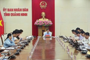 Ông Bùi Văn Khắng, Chủ tịch UBND tỉnh Quảng Ninh yêu cầu các ngành, địa phương bám sát kịch bản tăng trưởng. Ảnh: Quốc Thắng - QMG
