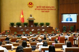 Quốc hội nghe Phó thủ tướng Hồ Quốc Dũng báo cáo tiếp thu, giải trình - Ảnh: QH. 