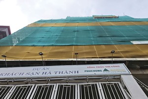 Việc các chủ đầu tư dự án gặp khó khăn trong tiêu thụ sản phẩm cũng lan tỏa áp lực sang các nhà thầu xây dựng