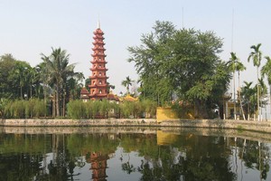 Hồ Tây sở hữu nhiều di tích nổi tiếng nhưng chưa phát huy hết tiềm năng du lịch. Nguồn: Wikipedia