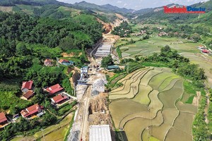 Công trình đường bộ cao tốc Đồng Đăng - Trà Lĩnh. Ảnh: Đức Thanh