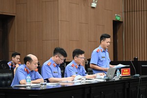 Đại diện Viện Kiểm sát giữ quyền công tố và kiểm sát xét xử tại phiên tòa sơ thẩm. 