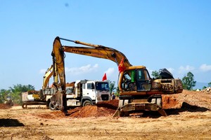 Thi công Dự án cao tốc Quy Nhơn - Pleiku. (ảnh: VGP).