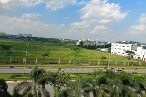 Một khu đất chưa triển khai dự án tại Khu công nghệ cao TP.HCM - Ảnh: Lê Quân