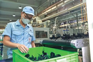 Nhập khẩu tăng nhanh hơn xuất khẩu khiến cán cân thương mại chuyển sang nhập siêu hơn 20 tỷ USD sau 7 tháng