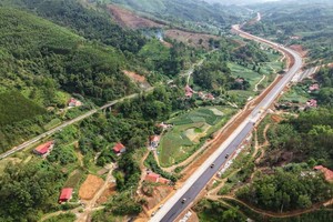 Một đoạn công trường cao tốc Đồng Đăng - Trà Lĩnh. 