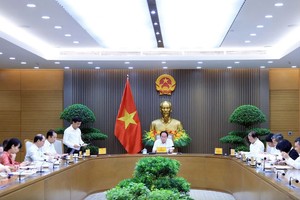 Phó Thủ tướng Lê Tiến Châu chủ trì họp về triển khai tổng rà soát hệ thống văn bản quy phạm pháp luật - Ảnh: VGP