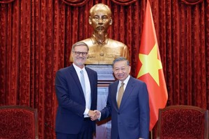 Tổng Bí thư, Chủ tịch nước Tô Lâm tiếp Đại sứ Cộng hòa Pháp tại Việt Nam Olivier Brochet đến chào từ biệt nhân dịp kết thúc nhiệm kỳ công tác tại Việt Nam. (Ảnh: Thống Nhất/TTXVN)