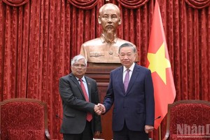 Tổng Bí thư, Chủ tịch nước Tô Lâm và Đại sứ Bangladesh Mohammad Lutfor Rahman. Ảnh: Đăng Khoa/BND.