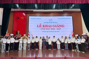 Học bổng “Vì trẻ em Việt Nam” lần đầu đến với sinh viên Học viện Phụ nữ Việt Nam 