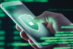 Thủ đoạn của tội phạm mạng hiện nay là tìm cách “hack” người dùng và chiếm quyền điều khiển phương tiện của họ
