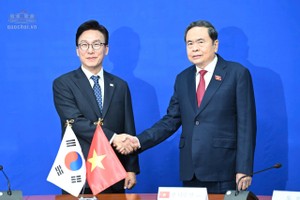Chủ tịch Quốc hội Trần Thanh Mẫn tiếp Chủ tịch Đảng Dân chủ Đồng hành Hàn Quốc Kim Min Seok.