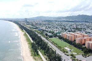 Đà Nẵng đang xây dựng Đề án “Thí điểm phát triển kinh tế không gian tầm thấp trên địa bàn thành phố Đà Nẵng đến năm 2030”. Trong ảnh là đường biển Nguyễn Tất Thành, Đà Nẵng.