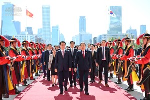 Chủ tịch Quốc hội Hàn Quốc Cho Jeong Sik đón Chủ tịch Quốc hội Trần Thanh Mẫn.