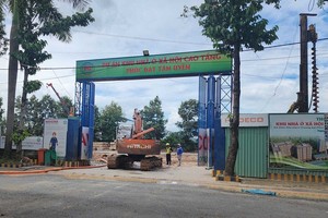 Một dự án nhà ở xã hội tại khu vực Tân Uyên (TP.HCM) đang trong giai đoạn thi công -Ảnh: V.Dũng