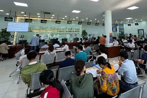 Làm hồ sơ thủ tục hành chính về đất đai. 
