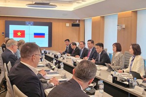 Ông Lê Ngọc Châu, Ủy viên Trung ương Đảng, Bí thư Thành ủy, Trưởng Đoàn đại biểu Quốc hội thành phố Hải Phòng dẫn đầu làm việc với Tập đoàn Novatek của Nga. Ảnh: BHP