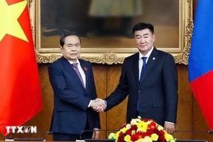 Chủ tịch Quốc hội Trần Thanh Mẫn hội đàm với Chủ tịch Quốc hội Mông Cổ Sandag Byambatsogt. (Ảnh: Doãn Tấn/TTXVN)