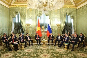 Tổng Bí thư, Chủ tịch nước Tô Lâm gặp hẹp Tổng thống Nga V.V. Putin. Ảnh: Thống Nhất/TTXVN.