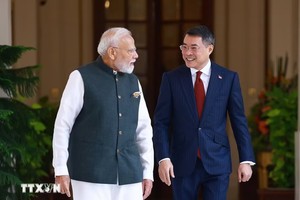 Thủ tướng Lê Minh Hưng gặp Thủ tướng Cộng hòa Ấn Độ Narendra Modi. (Ảnh: Dương Giang/TTXVN)