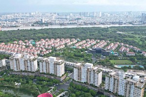 Lãi suất vay tăng khiến người mua nhà và nhà đầu tư thận trọng hơn khi sử dụng đòn bẩy tài chính (Ảnh: Lê Toàn)