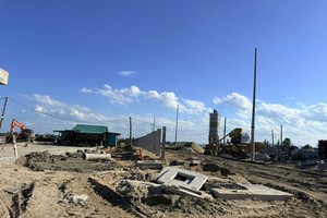 Dự án Nâng cấp, mở rộng khu neo đậu tránh bão kết hợp cảng cá Tịnh Hòa vẫn còn vướng mặt bằng làm ảnh hưởng đến tiến độ thi công.