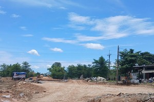 Dự án cầu Văn Ly và đường dẫn đang được TP. Đà Nẵng đẩy nhanh tiến độ hoàn thành. Ảnh Hoàng Anh